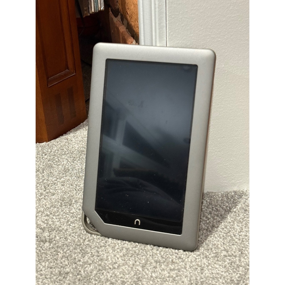 Barnes & Noble Nook Color 7 inch Wi-Fi 8GB eReader Tablet BNRV200 Grey Silver